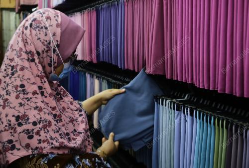 TINJAUAN SUASANA PERSIAPAN RAYA