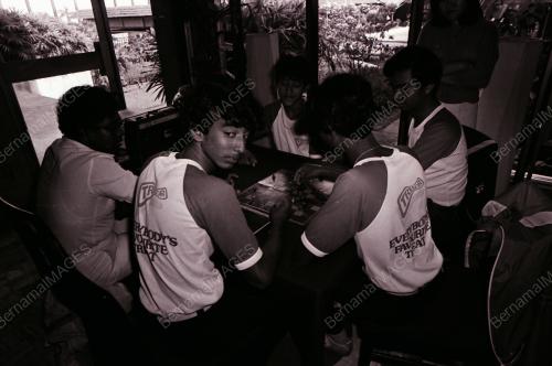 KL03_22111980_SNAKESLADDERS