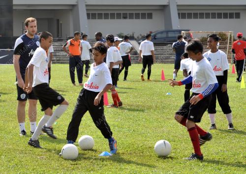 KL03_22112014_QPR_AIRASIA