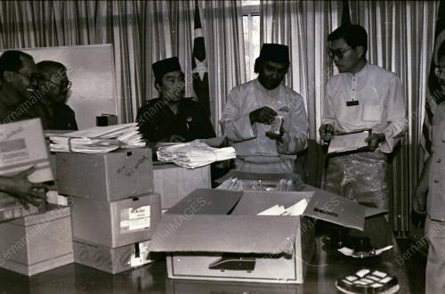 DATUK KADIR SHEIKH FADIL