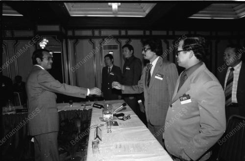 DR MAHATHIR BIN MOHAMAD