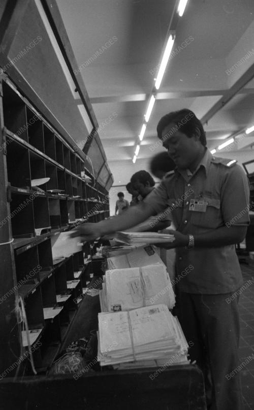 KL03_23072015_PEJABAT_POS