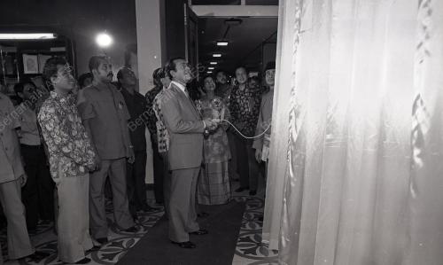 DR. MAHATHIR BIN MOHAMAD