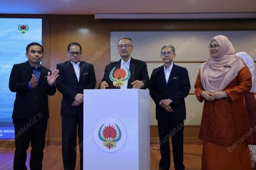 DATUK DR ANWAR RIDHWAN