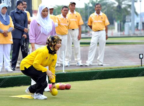 KL03_23112012_LOWN_BOWLS1