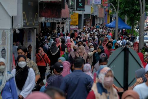 TINJAUAN ORANG RAMAI MEMBUAT PERSIAPAN HARI RAYA
