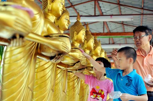 KL03_24052013_WESAK