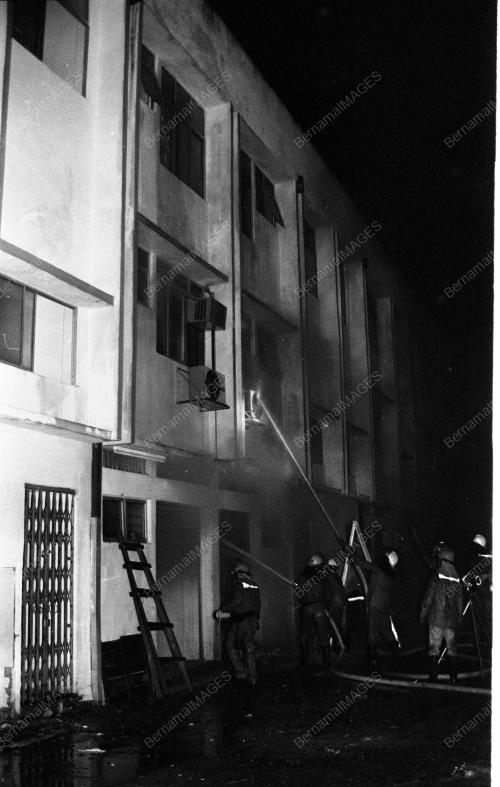 KL03_24082015_KEBAKARAN_KEDAI