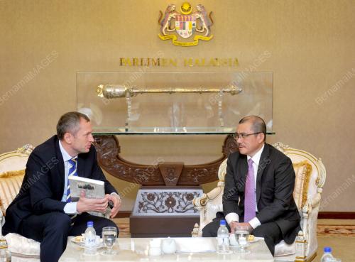 KL03_24102013_PARLIMEN