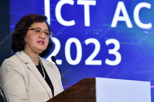 PROF DR AZLINDA AZMAN