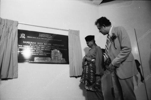 TUNKU ABDUL RAHMAN LANCAR BANGUNAN