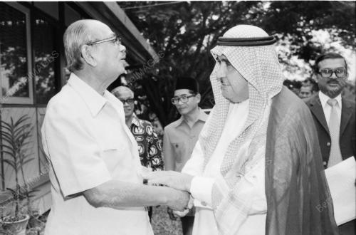 TUNKU ABDUL RAHMAN RECEIVES CHEQUE
