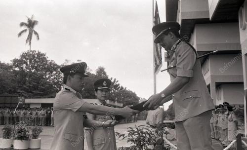 KL03_250390_HARI_POLIS