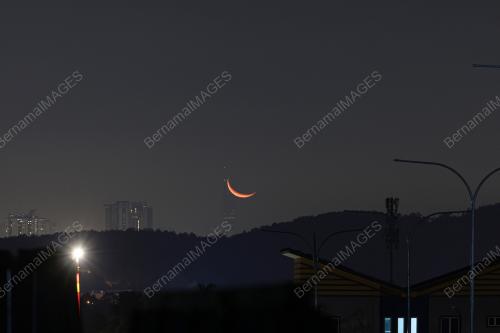 BULAN SABIT MENARA MERDEKA 118