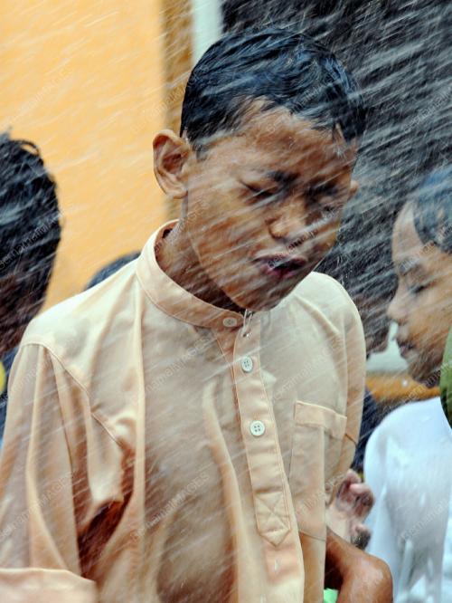 BERKHATAN