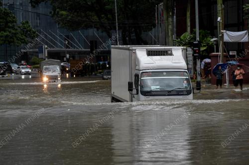 BANJIR KILAT DI JALAN KIA PENG