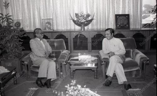 DR. MAHATHIR MOHAMAD
