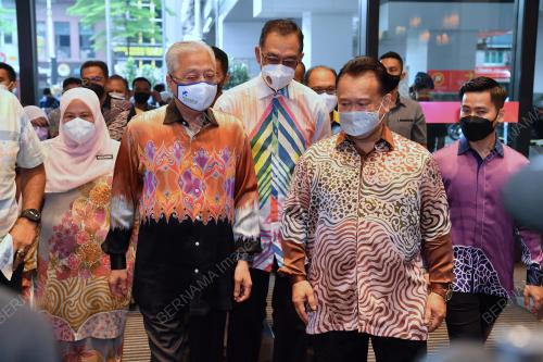 DATUK SERI ISMAIL SABRI YAAKOB