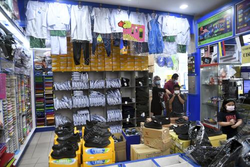TINJAUAN SAAT AKHIR SESI PERSEKOLAHAN