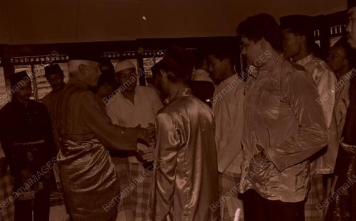 AGONG SEMBAHYANG DI MASJID NEGARA