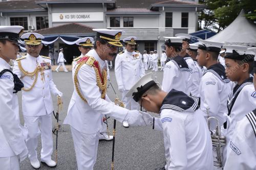 KL03_27042019_NAVY_BN201904268093