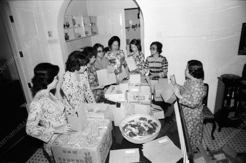 BAKAT BUNGKUS KUIH UNTUK TENTERA