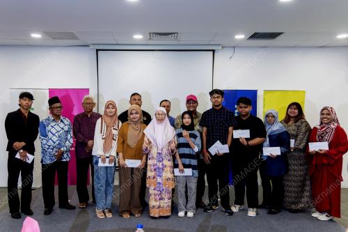 DATUK SERI DR WAN AZIZAH WAN ISMAIL