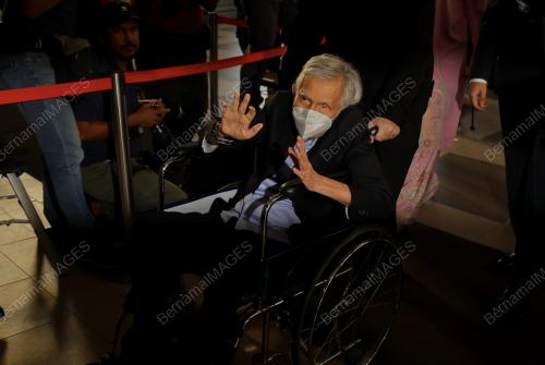 TUN DAIM ZAINUDDIN