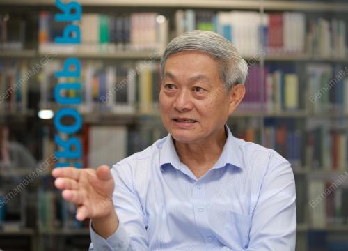 PROF YEAH KIM LENG