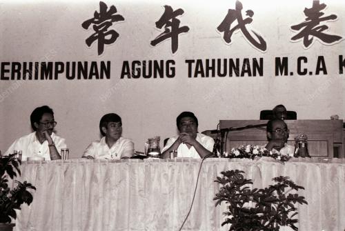 DATUK SERI DR. LING LIONG SIK