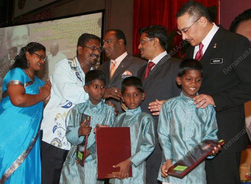 DATUK SERI HISHAMMUDDIN TUN HUSSEIN