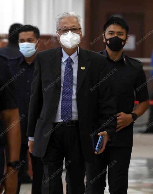 DATUK SERI ISMAIL SABRI YAAKOB