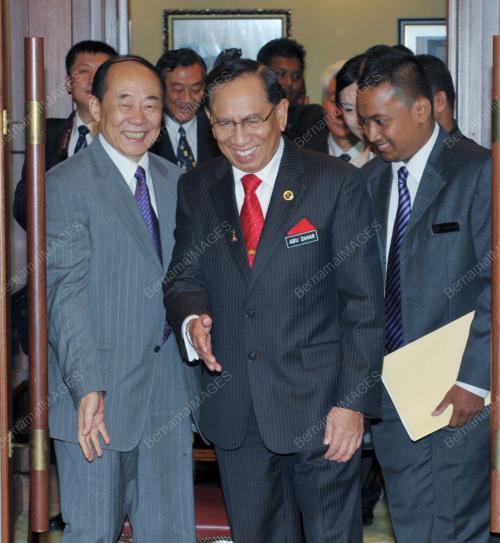 TAN SRI ABU ZAHAR UJANG