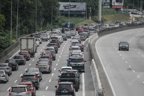 ALIRAN TRAFIK KE PANTAI TIMUR