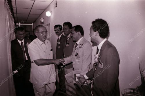 TENGKU DATUK SERI AHMAD RITHAUDDEEN (MENTERI PERTAHANAN)