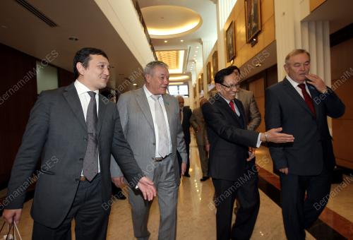 ABU ZAHAR NIKA UJANG