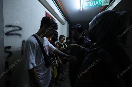 WARGA ASING