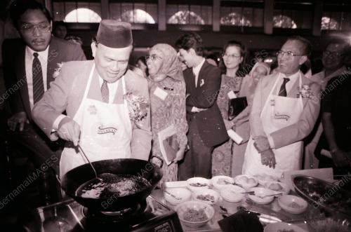 KEMPEN MAKAN DAGING ARNAB