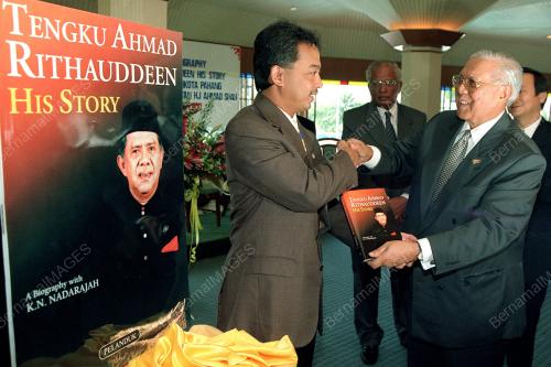 KL04-06_10_2000_BUKU_BIOGRAFI_14012016