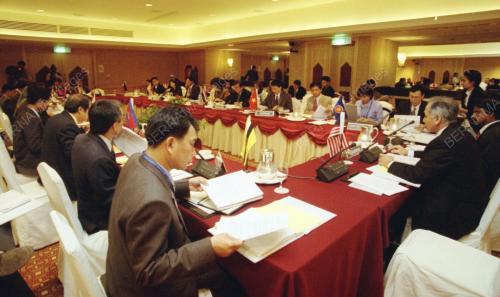 KL04-080_08052001