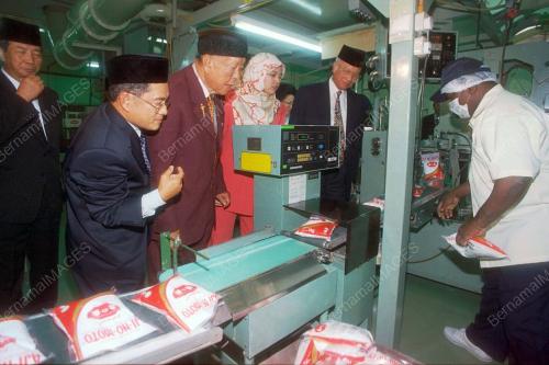 KL04-19_02_2001_AGONG_19012016
