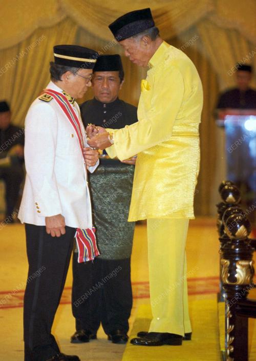 KL04-20_02_2001_AGONG_20022001
