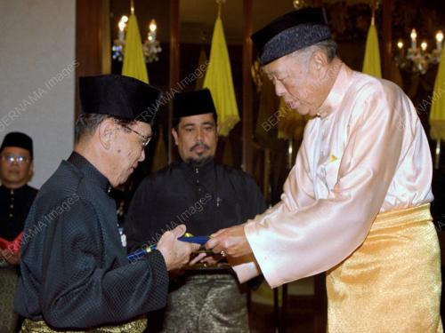AGONG-WATIKAH PERLANTIKAN TYT