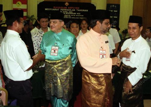 KL04-220_22042001