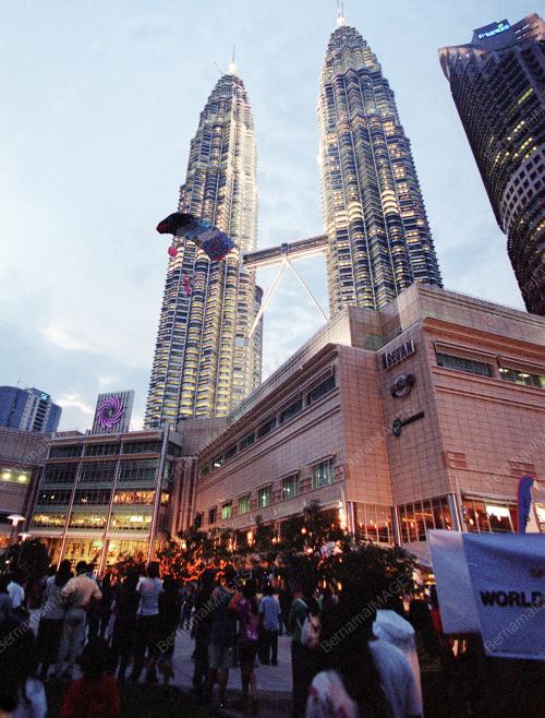 KL04-30_12_2000_TERJUN-KLCC_15012016