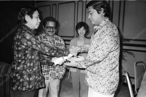 DR. LING LIONG SIK