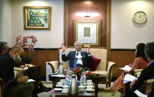 DATUK SERI ISMAIL SABRI YAAKOB