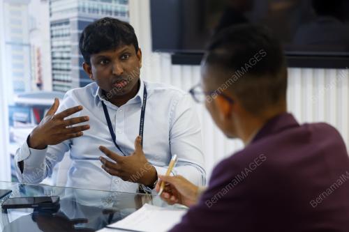 DR VEENESH SELVARATNAM