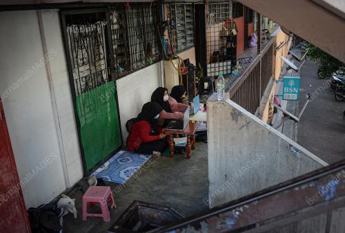 PENGAJARAN DAN PEMBELAJARAN DI RUMAH