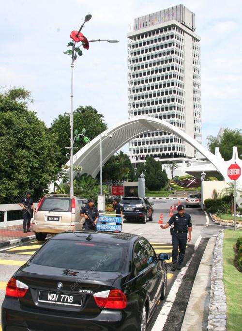 KAWALAN KESELAMATAN PARLIMEN